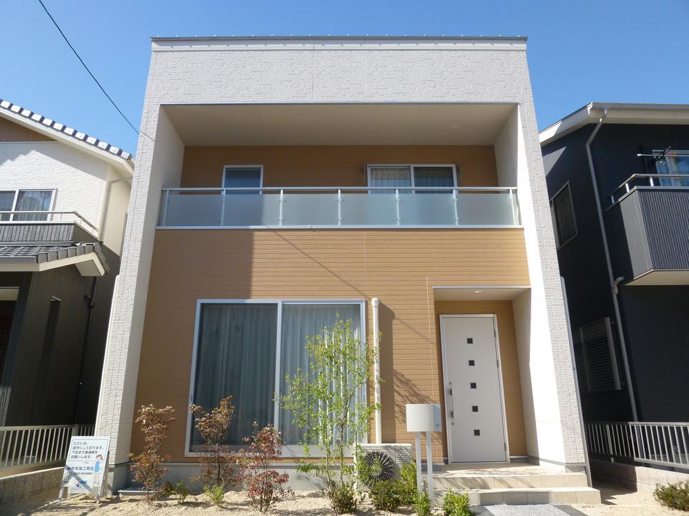 Local appearance photo. Bright and stylish appearance