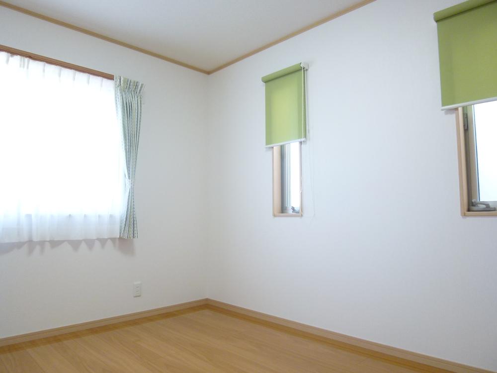 Non-living room. Perfect for children's Western-style