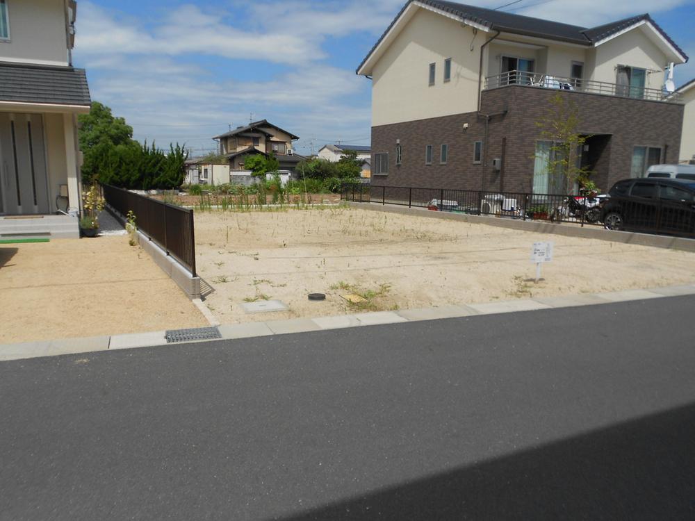 Local land photo. Conveniently located a well-equipped living facilities!