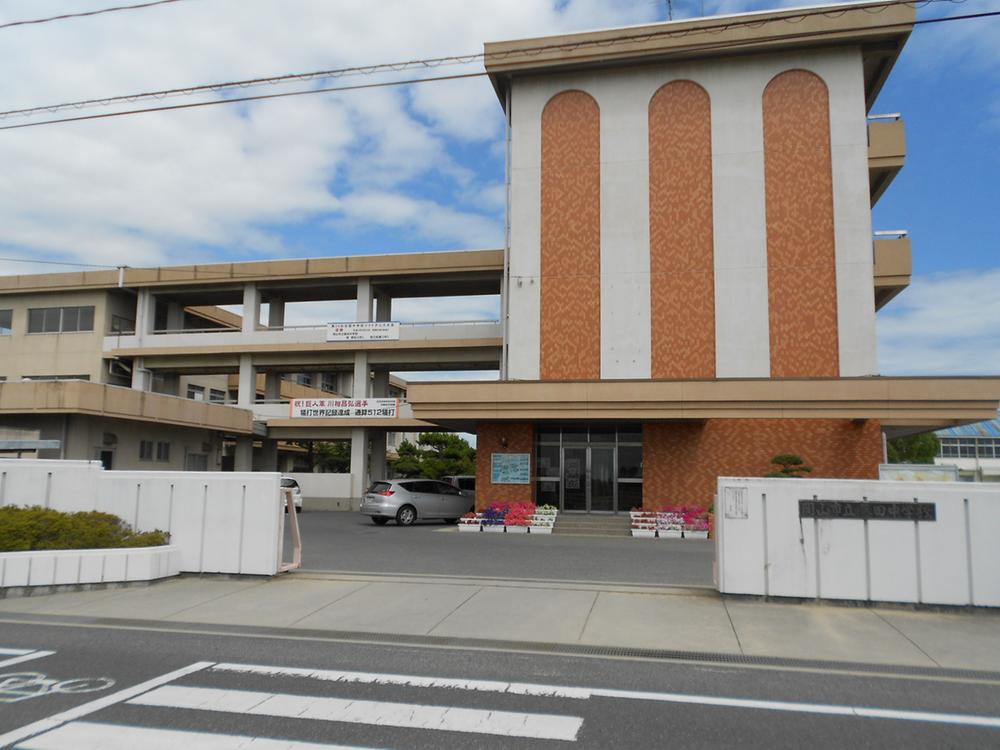 Junior high school. 4300m to Fujita junior high school