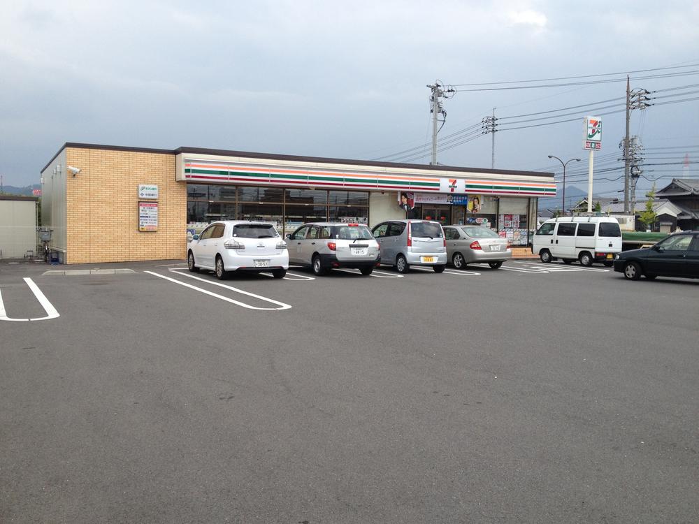 Convenience store. 1402m until the Seven-Eleven Okayama Fujisaki Higashiten