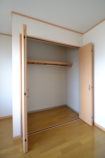 Receipt. The entrance dedicated storeroom in each room!