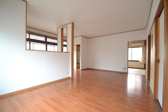 Living and room. Also everyone get along candy making face-to-face K