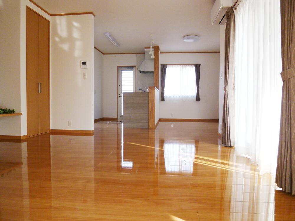 Living. Spacious living