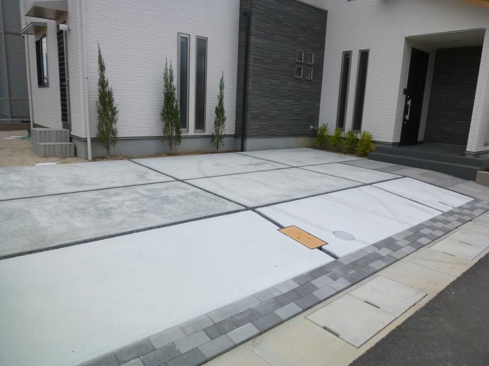 Parking lot. Parking space is also enhanced