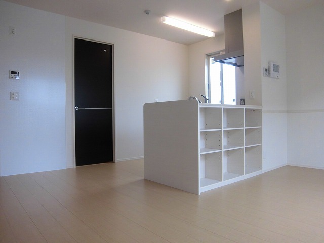 Living and room. Because of under construction, Is an image ☆ 彡