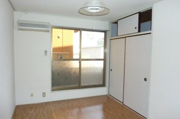 Living and room. Fluffy gone put a sofa in the room, such as the drama