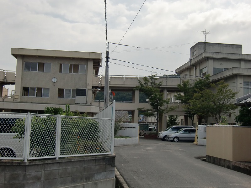 Junior high school. 161m to Okayama Prefecture Tachioka Yamamisao mountain junior high school (junior high school)