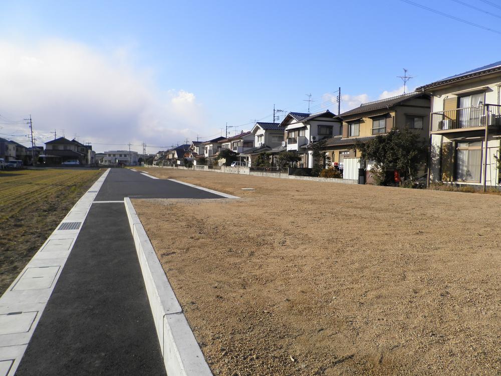 Local photos, including front road. Local (February 2012) Shooting