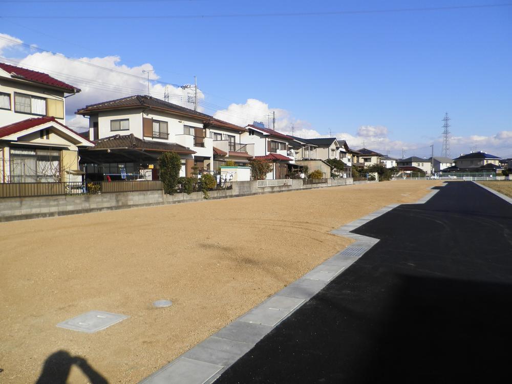 Local photos, including front road. Local (February 2012) Shooting