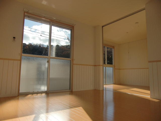 Other room space. The same type, It is similar to Listing.