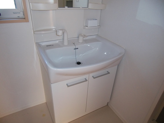 Washroom. The same type, It is similar to Listing.