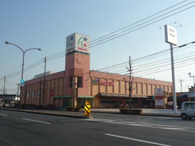 Supermarket. Furesuta Misaominami store up to (super) 992m