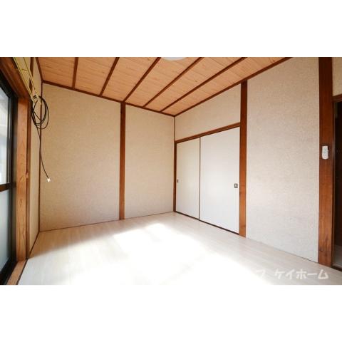 Living and room. Chaimashou the great power of living in a large TV!