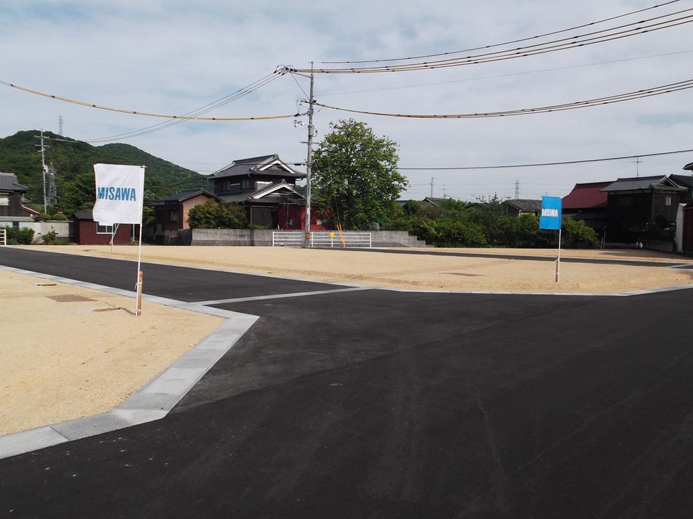 Local photos, including front road. Local land photo ☆