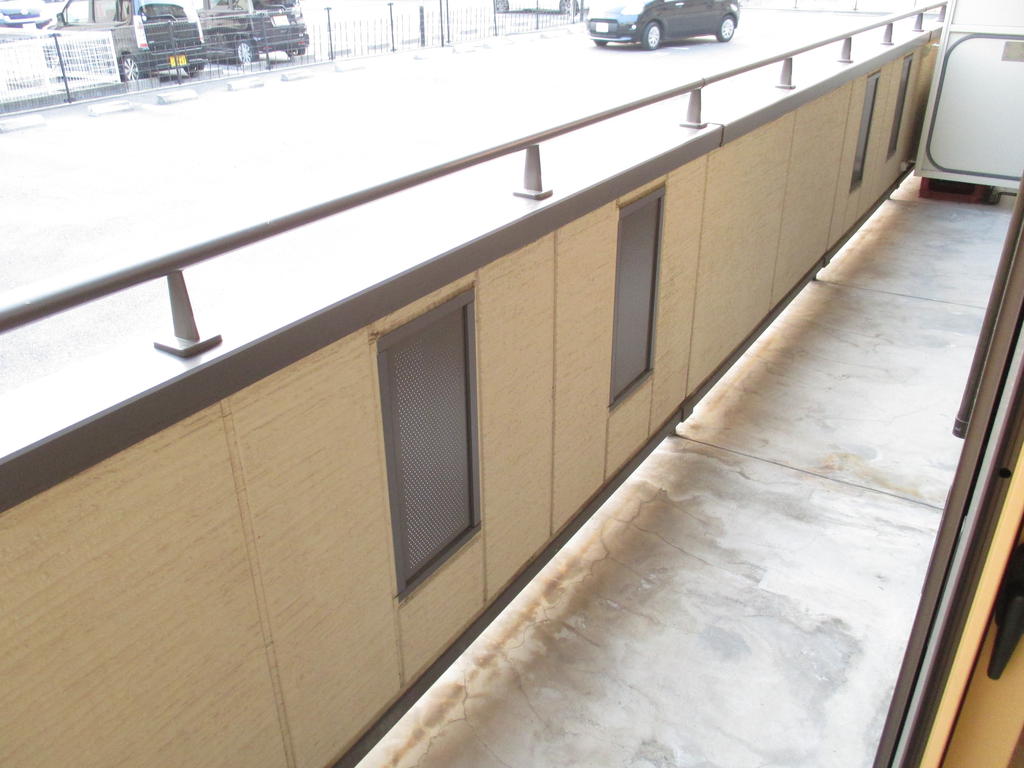 Balcony.  ☆ For an image of being tenants ☆