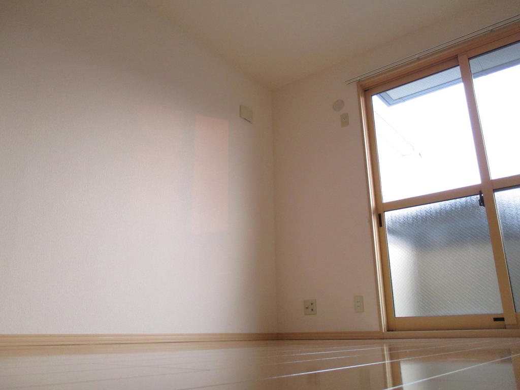 Living and room.  ☆ For an image of being tenants ☆