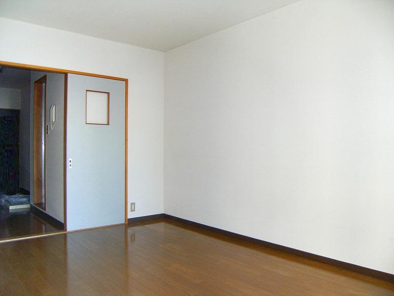 Living and room. The room is also a good impression has been carefully renovated
