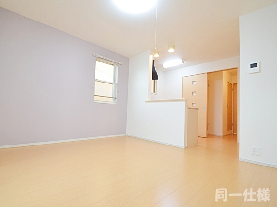 Living and room. Takaya Metropolitan Super Hachiman ・ There Marunaka! Takaya store is large store!