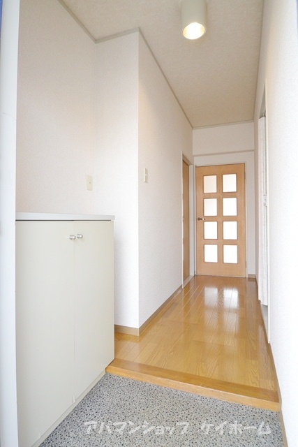 Entrance. Okay so perfectly certain shoebox!