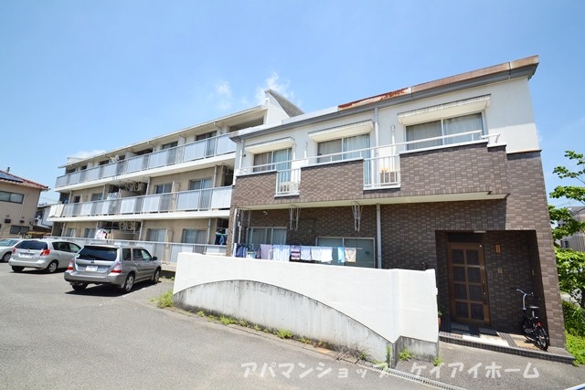 Building appearance. It is a valuable Mansion of Higashikawara! !