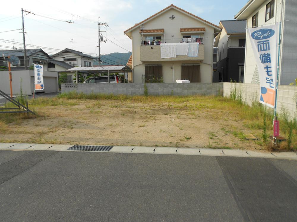 Local photos, including front road. Good day in the south road!