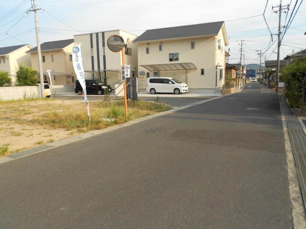 Local land photo. Conveniently located in shopping!