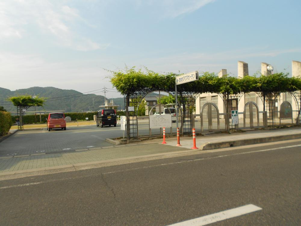 park. 460m to wait Aqua Garden