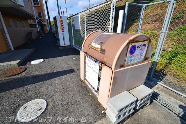 Building appearance. On-site waste yard is a breeze cumbersome garbage disposal