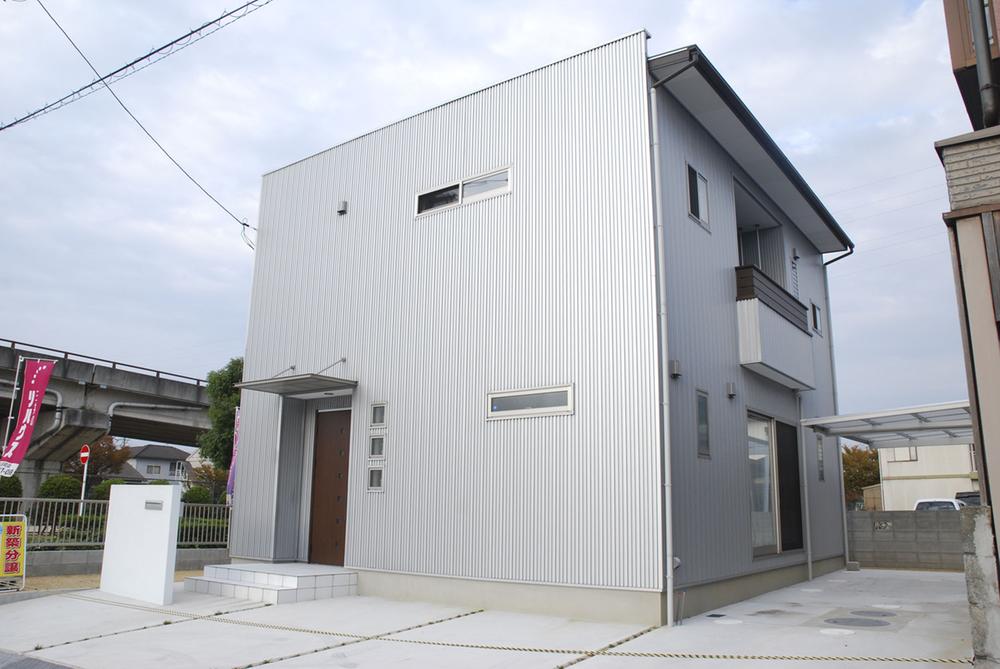 Local appearance photo. Local (11 May 2013) Shooting