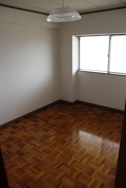 Living and room. North Western-style 6 tatami