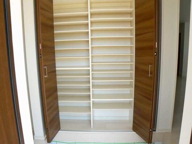 Bathroom. Shoes cloak