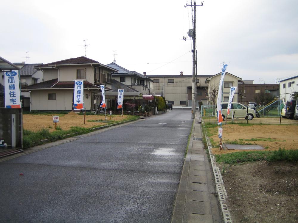 Local land photo. It is a quiet residential area.