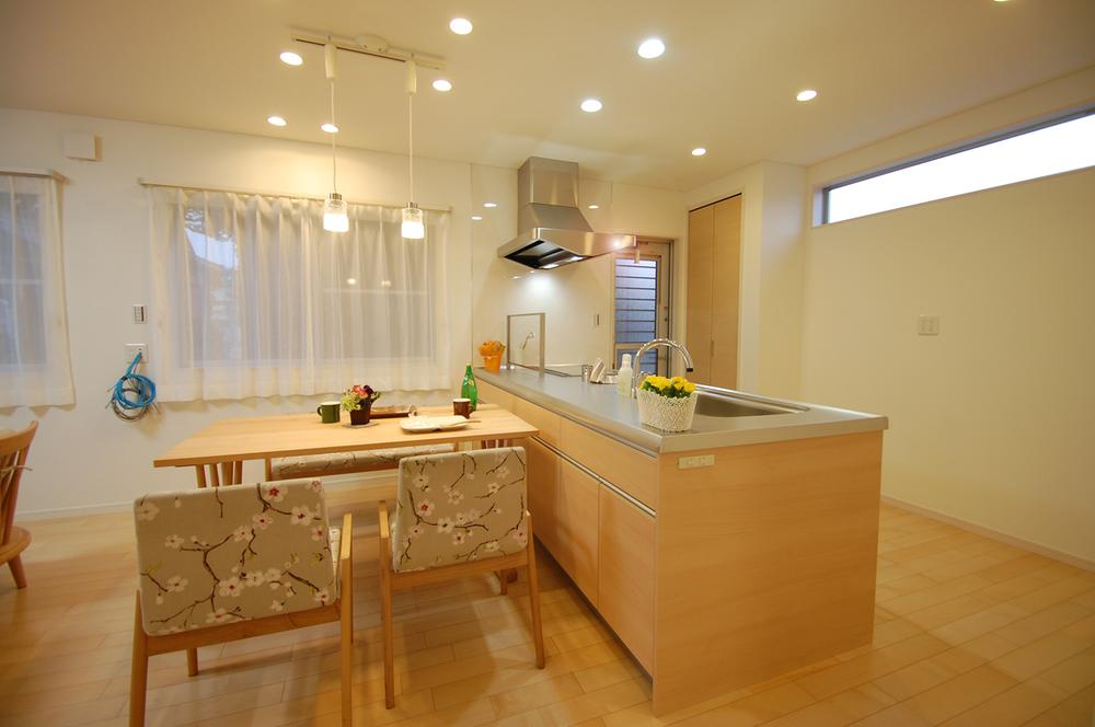 Same specifications photo (kitchen)