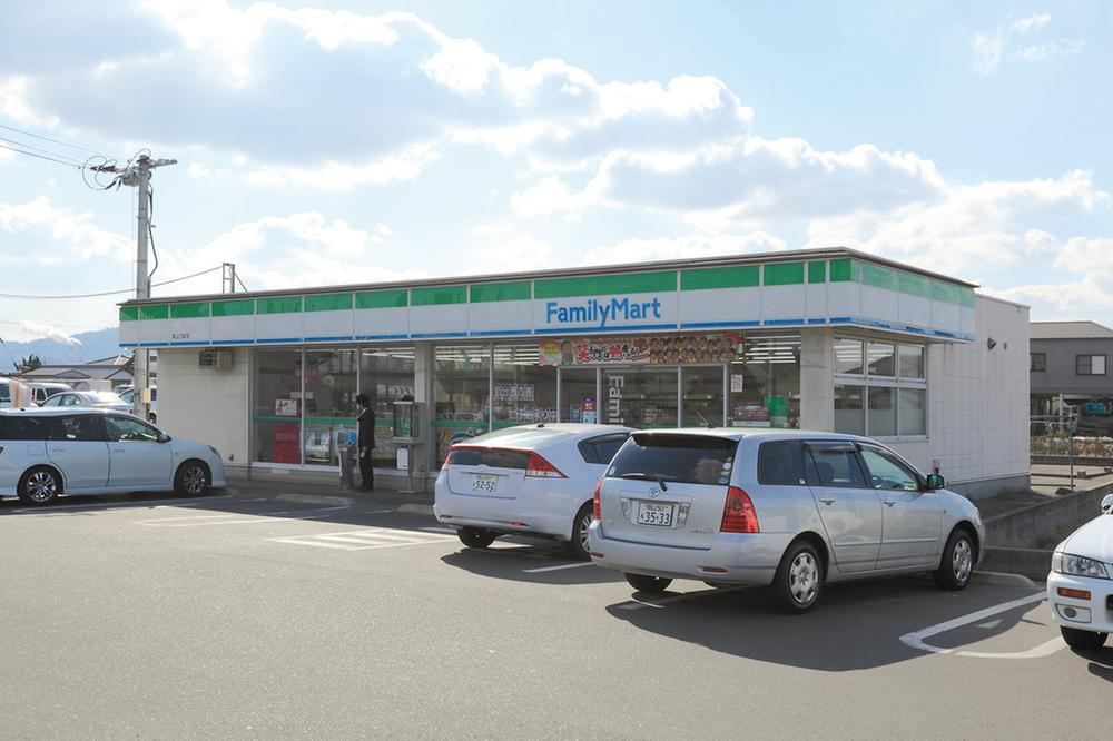 Convenience store. FamilyMart 1000m to Okayama Ezaki shop