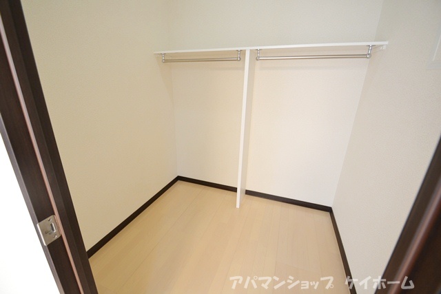 Receipt. Walk-in closet! Full storage Allowed! But planned!