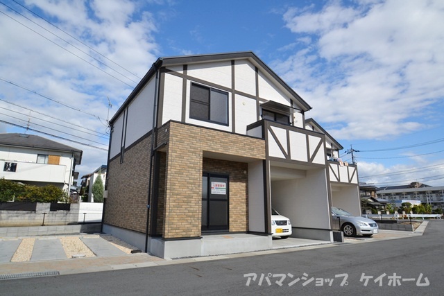 Building appearance. I garage detached is a dream! ! I motorcycle love!