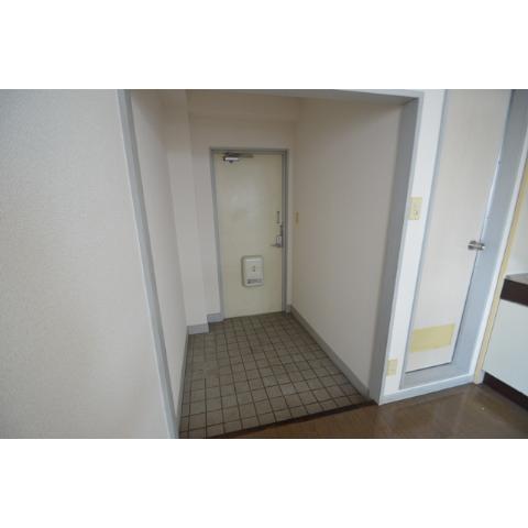 Entrance. Shoebox Please prepare!