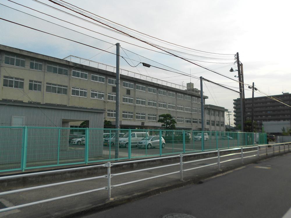 Primary school. Hata to elementary school 980m