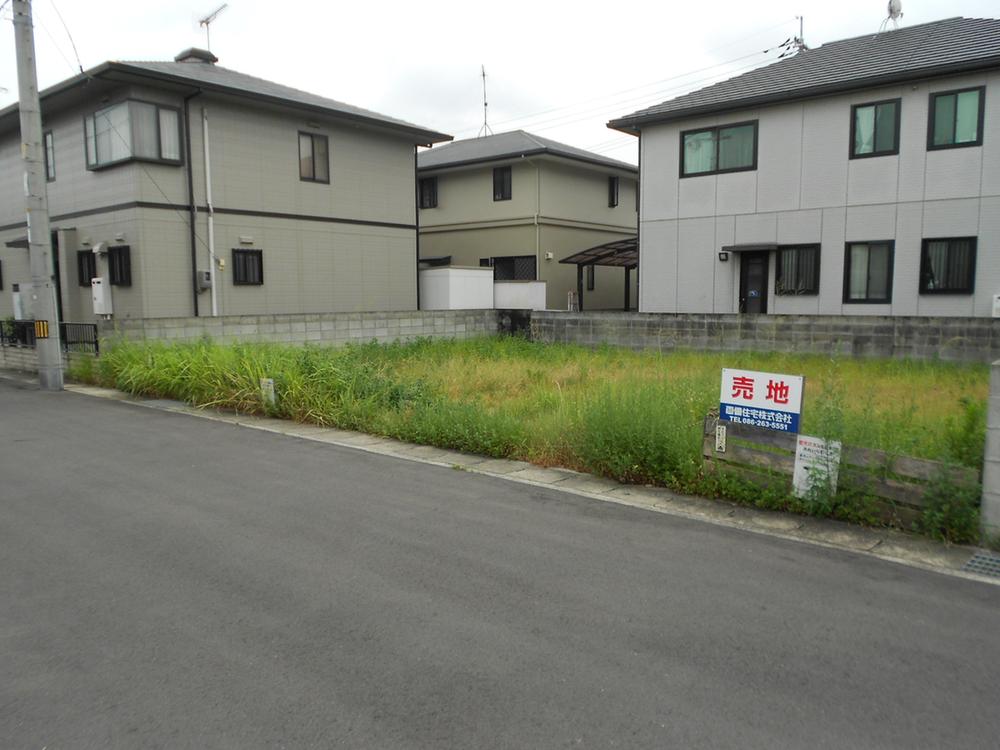 Local land photo. It is a quiet residential area!