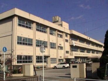 Primary school. 990m to Takashima elementary school