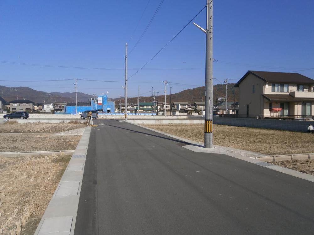 Local photos, including front road. Local Photos