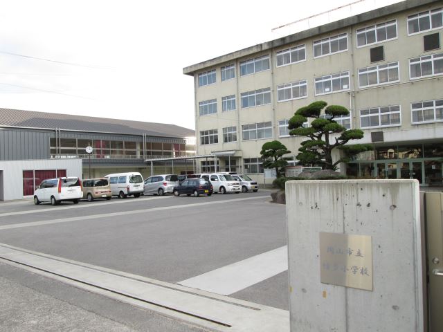Primary school. Municipal Hata 800m up to elementary school (elementary school)