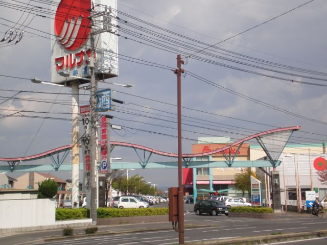 Supermarket. 630m to Sanyo Marunaka (super)