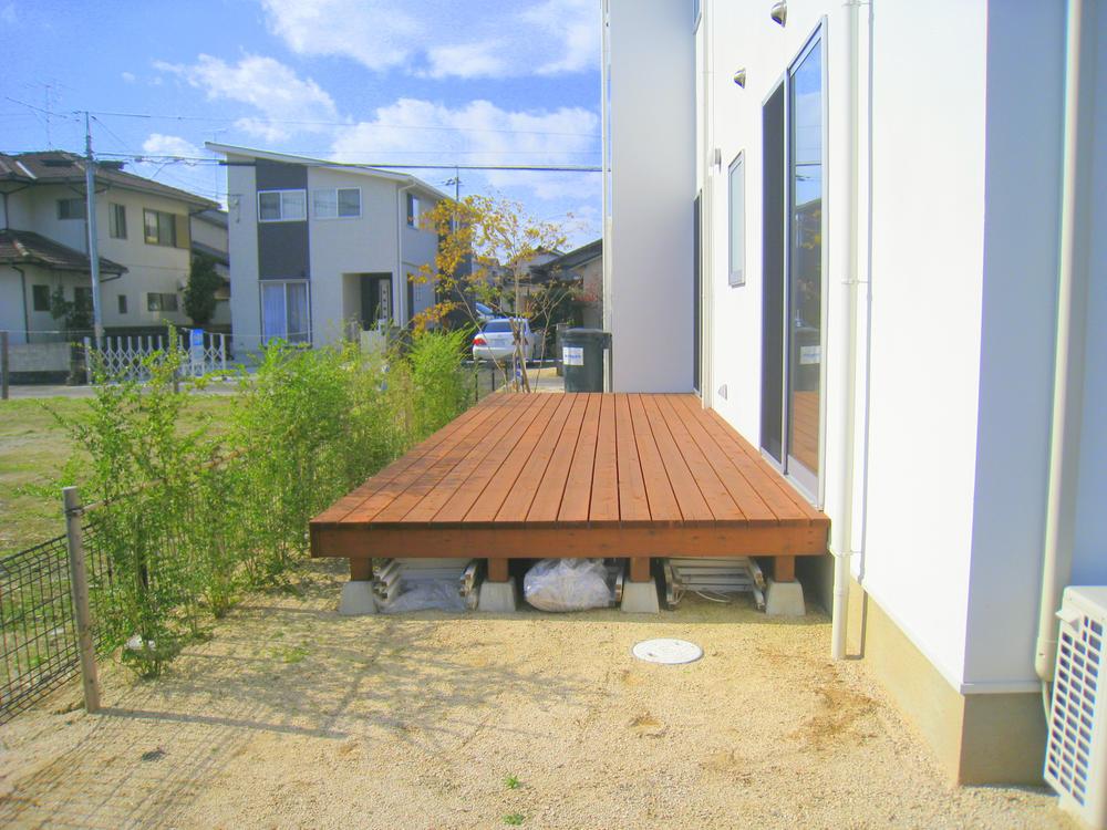 Garden. I hope barbecue in the garden!