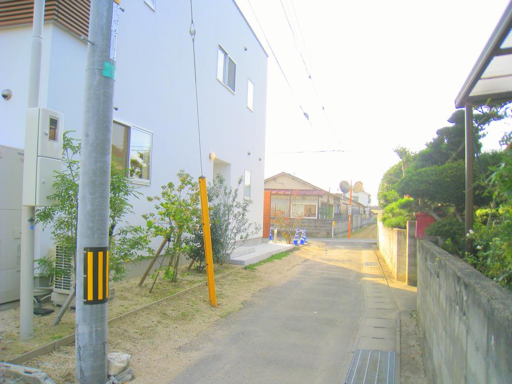 Local photos, including front road. North front road