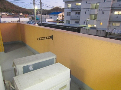 Balcony. Although the first floor, Height is the second floor! Looking also not worried!