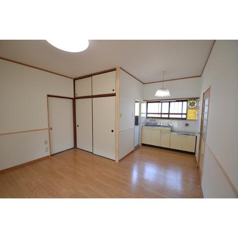 Kitchen. Gone put cool sofa in the room, such as the drama