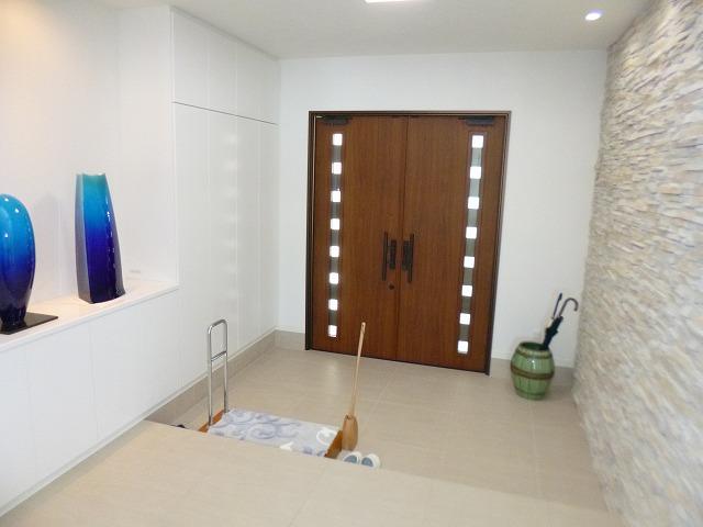 Entrance. Entrance hall