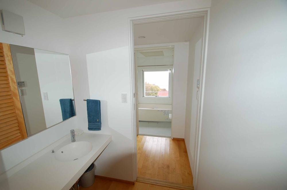 Bathroom. Indoor (12 May 2011) Shooting